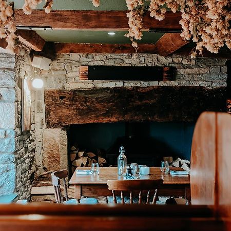 The Lion At West Pennard Hotel Екстериор снимка The interior of the restaurant