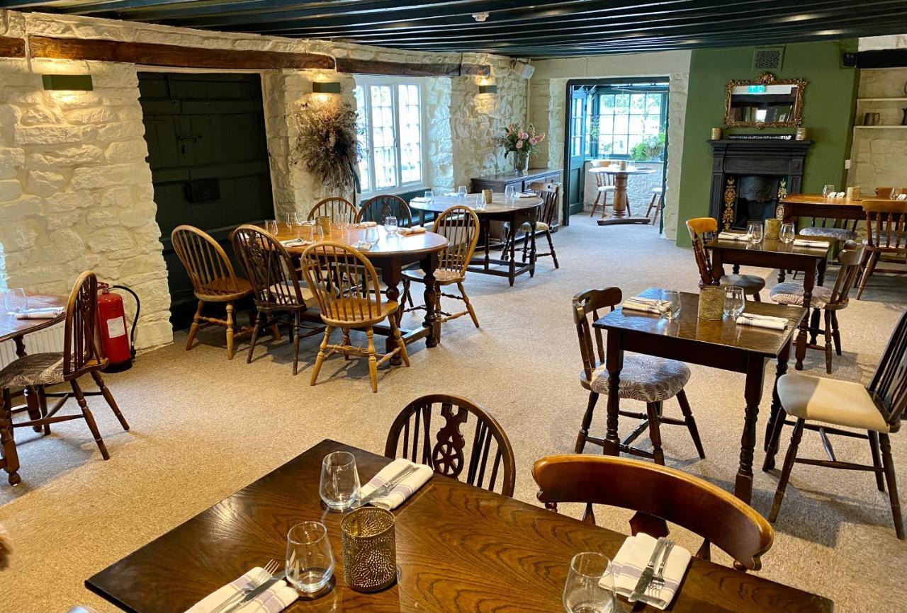 The Lion At West Pennard Hotel Екстериор снимка The interior of the restaurant