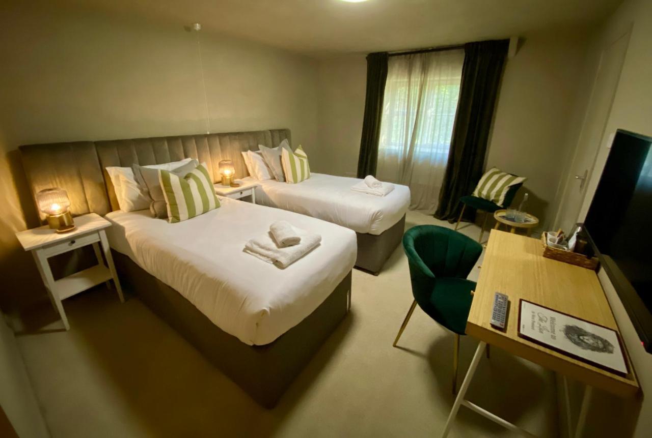 The Lion At West Pennard Hotel Екстериор снимка A room at the hotel