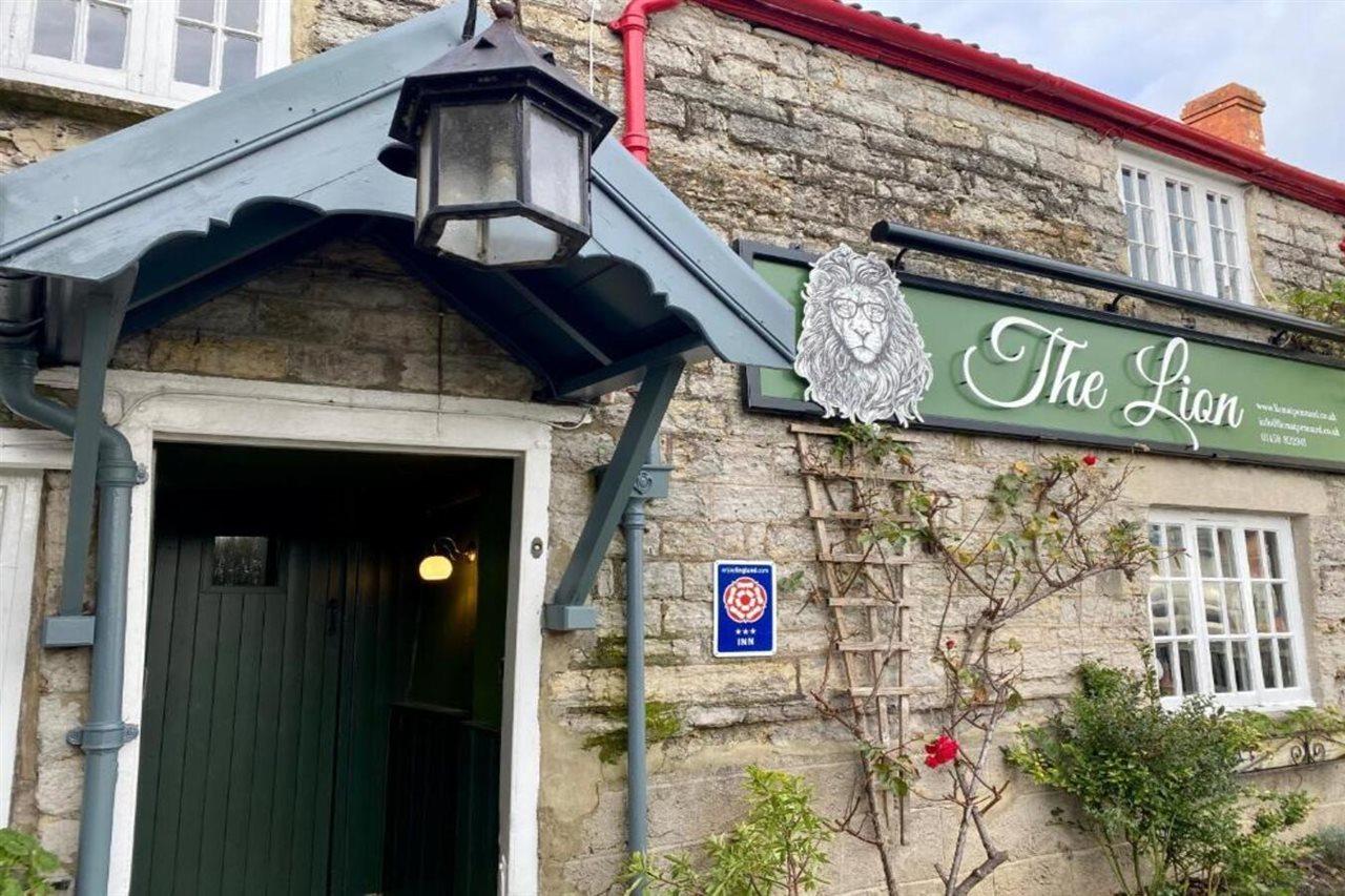 The Lion At West Pennard Hotel Екстериор снимка The Lion Inn, Settle