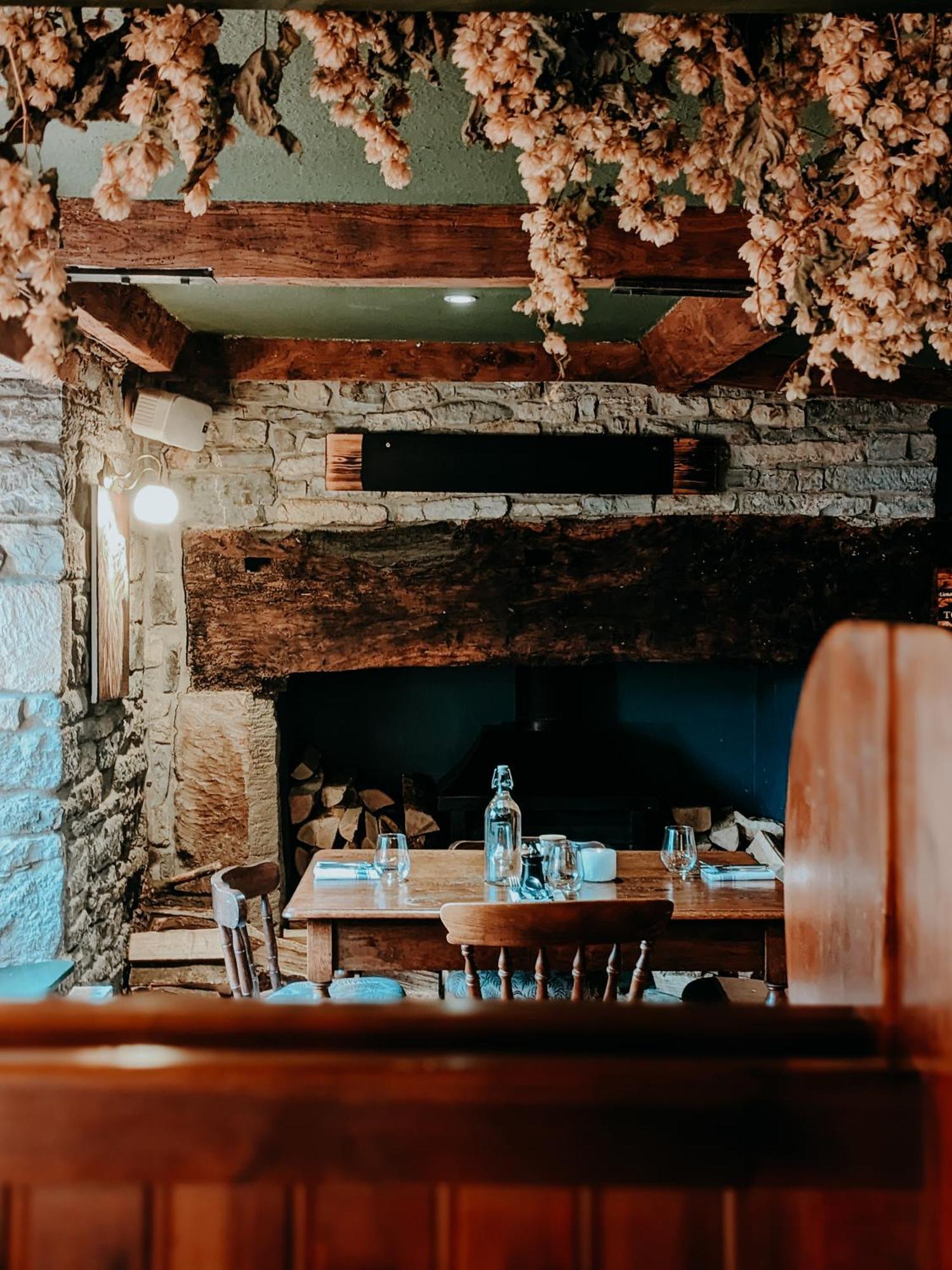 The Lion At West Pennard Hotel Екстериор снимка The interior of the restaurant