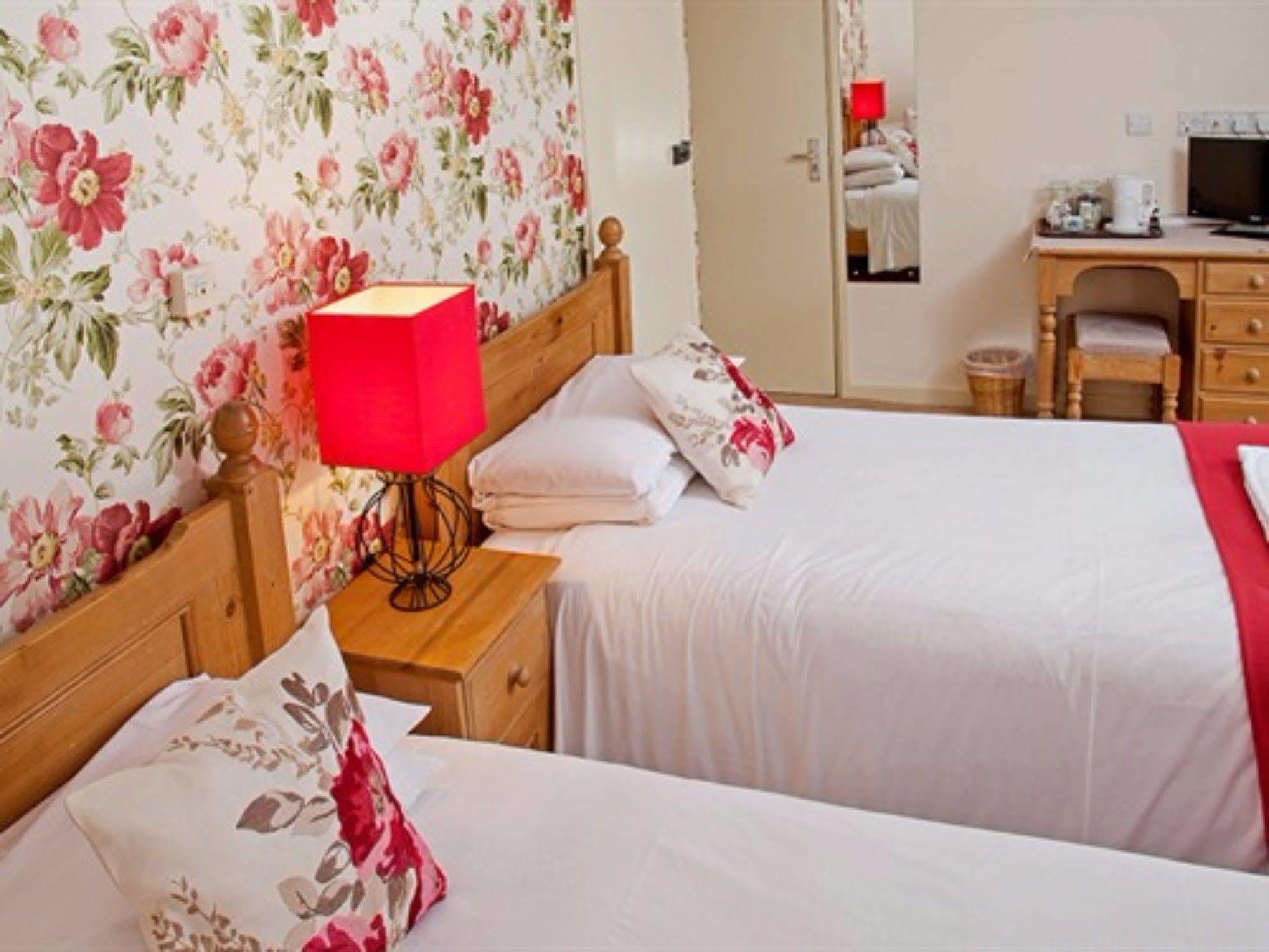 The Lion At West Pennard Hotel Екстериор снимка A room at the hotel