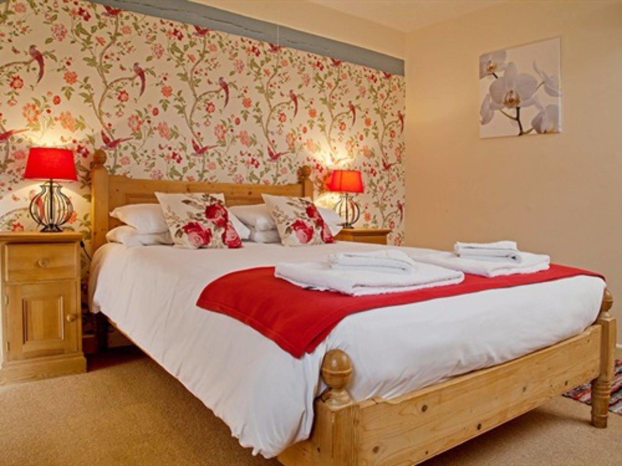 The Lion At West Pennard Hotel Екстериор снимка A bedroom at the Old Mill