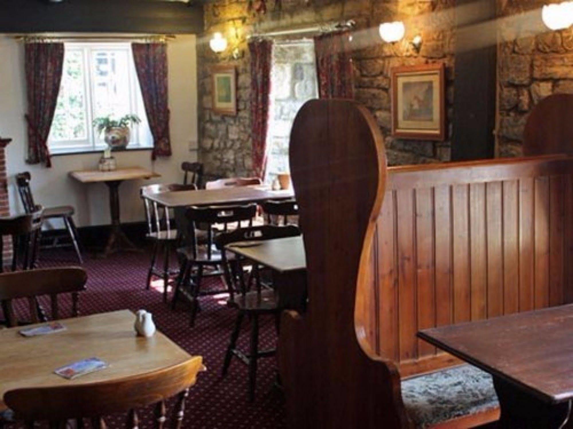 The Lion At West Pennard Hotel Екстериор снимка The interior of the pub